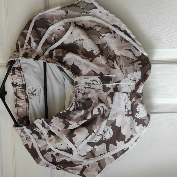 Calvin Klein Short size S/CH - Picture 2 of 5